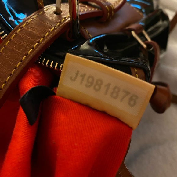 Dooney & Bourke Black Patent Leather Shoulder Handbag & Wallet EUC - Picture 5 of 14